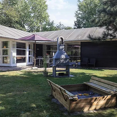 4 Star Holiday Home In Vaeggerlose Casa de Férias Bøtø By