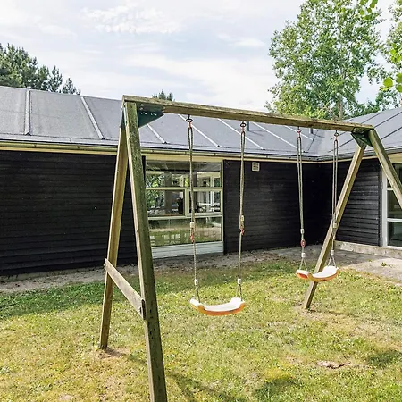 4 Star In Vaeggerlose Bøtø By